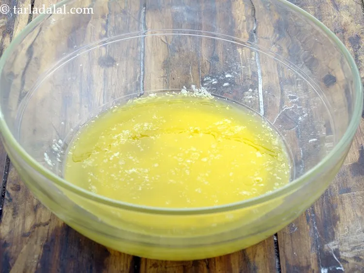 स्टेप 7 – एक गहरी कटोरी में मक्खन डालें। वैकल्पिक रूप से, आप …