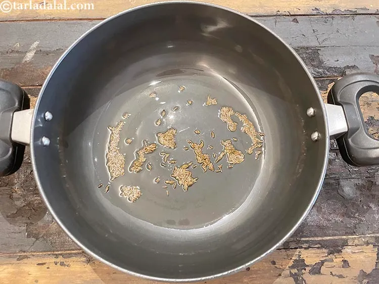 स्टेप 22 – जीरा को चटकने दें।