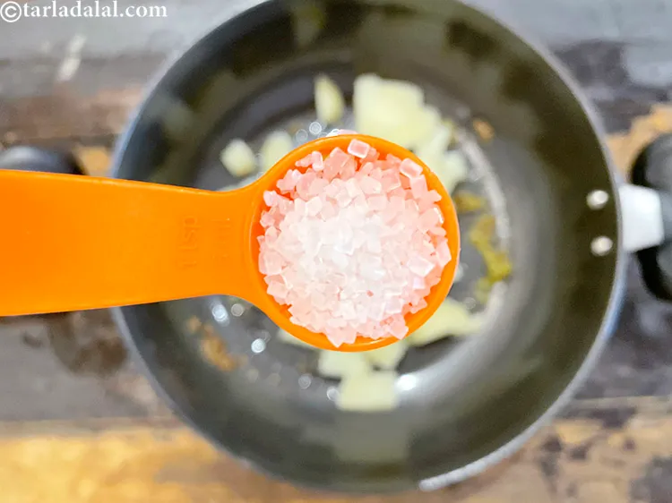 स्टेप 26 – २ टी-स्पून <a href=""https://www.tarladalal.com/glossary-sugar-chini-shakkar-hindi-278i"">शक्कर</a> डालें।