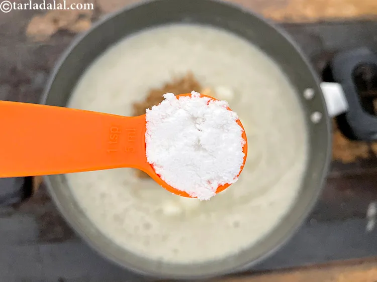 स्टेप 62 – स्वादअनुसार <a href=""https://www.tarladalal.com/glossary-rock-salt-sendha-namak-hindi-1644i"">सेंधा नमक</a> डालें।