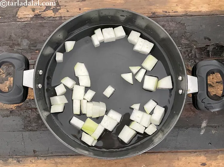 स्टेप 48 – १ कप <a href=""https://www.tarladalal.com/glossary-bottle-gourd-cubes-hindi-1336i"">लौकी के टुकड़े</a> डालें।
