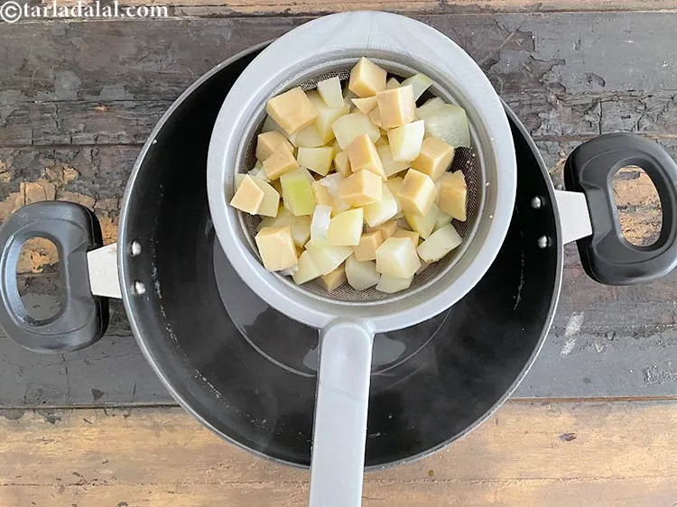 स्टेप 52 – पानी को छान लें।