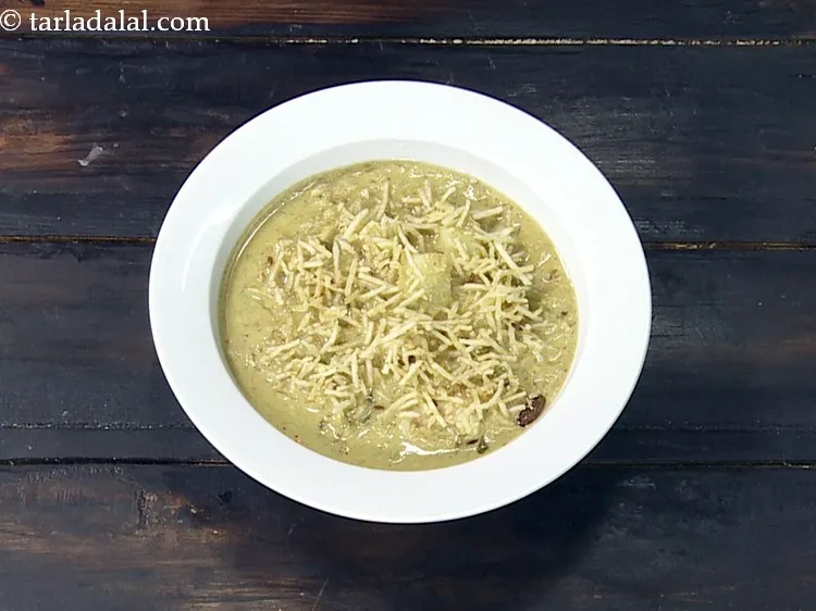 Step 39 – Top it with 2 tbsp of <a href="https://www.tarladalal.com/glossary-faraali-chivda-1916i">farali chivda</a>&nbsp;.