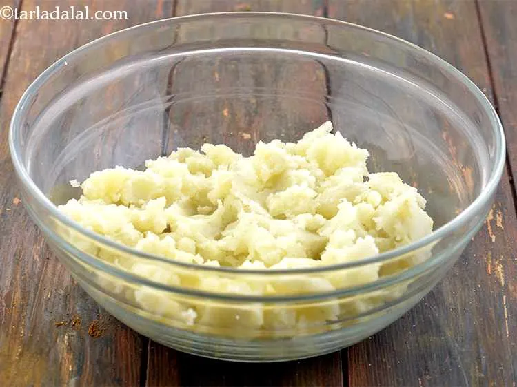 Step 12 – To make the potato mixture of&nbsp;<strong>farali pattice | farali aloo pattice | &nbsp;Mumbai roadside farali …