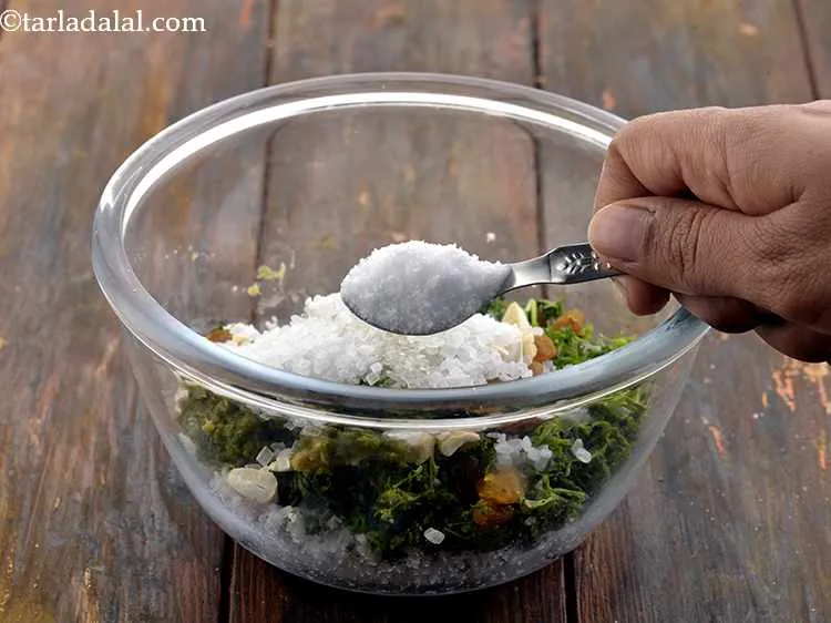 स्टेप 9 – स्वादानुसार नमक डालें। यदि आप उपवास कर रहे हैं तो …