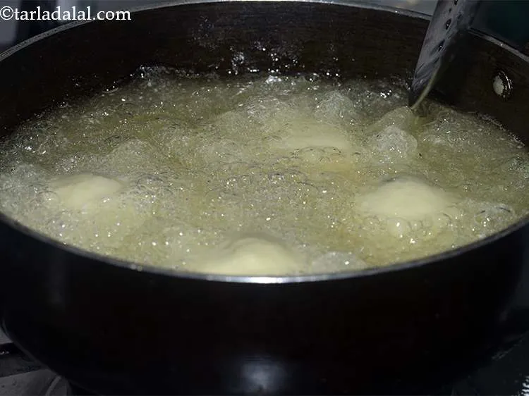 Step 28 – Heat the oil in a kadhai to deep-fry the pattice. Put the pattice&nbsp; into the …