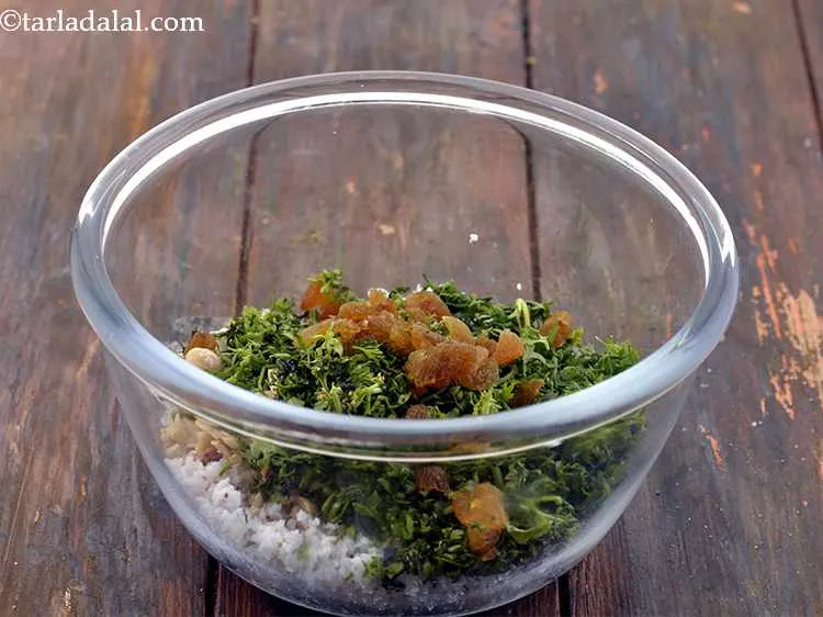 Step 5 – Add the chopped raisins (kismis).