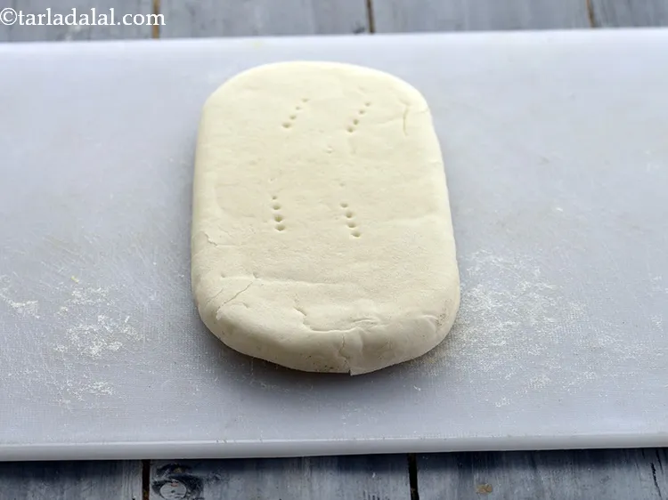 Step 3 – For the fattoush salad, first we will make the pita bread cubes. For this place …