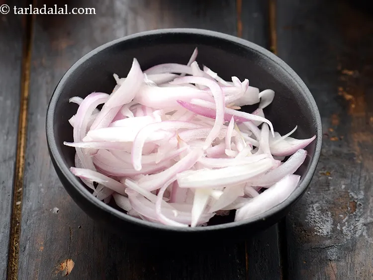 Step 31 – To make the stuffing, finely chopped onions can be replaced with finely sliced onions.&nbsp;