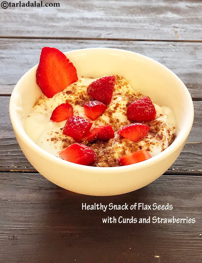 Step 11 – Add the chopped strawberries. Your healthy snack of flax seeds with curds and strawberries is …