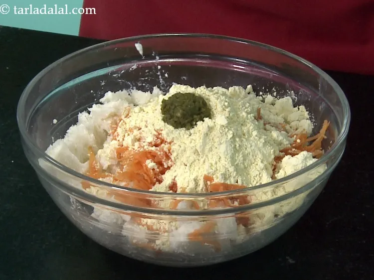 Step 11 – Add 1 tsp&nbsp;<a href="https://www.tarladalal.com/glossary-green-chilli-paste-hari-mirch-ki-paste-mirchi-paste-333i">green chilli paste</a>.