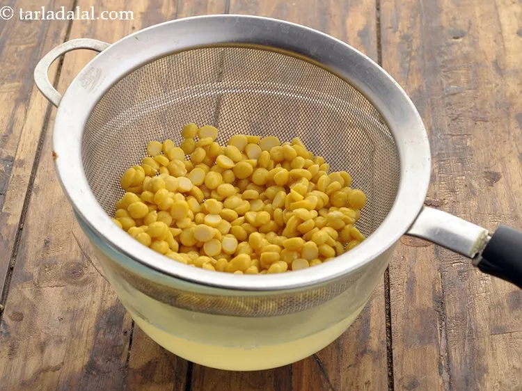 Step 13 – Drain it using a strainer. Keep aside.<strong> Soaked and parboiled chana dal.</strong>