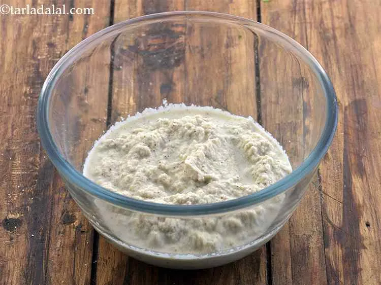 Step 9 – Transfer the&nbsp;<strong>Coconut Garlic Chutney</strong>&nbsp;into a bowl.