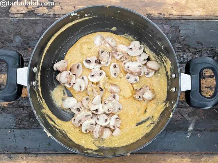 स्टेप 43 – २ कप आधे उबले हुए और <a href=""https://www.tarladalal.com/glossary-sliced-mushrooms-hindi-747i"">पतले स्लाईस्ड खूंभ</a> …