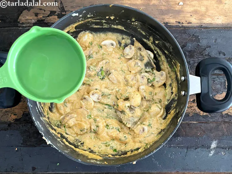 स्टेप 46 – १/२ कप पानी डालें।