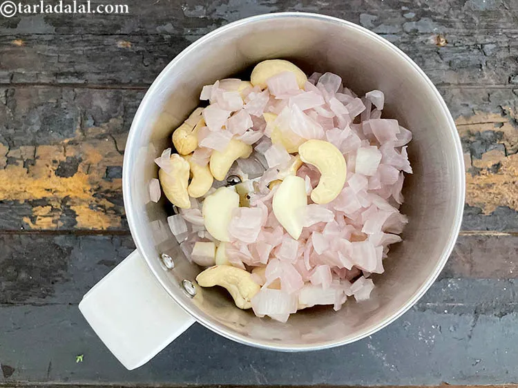 स्टेप 24 – एक मिक्सर जार में डालें।