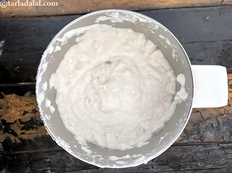 स्टेप 25 – एक मिक्सर में पीसकर मुलायम पेस्ट बना लें।