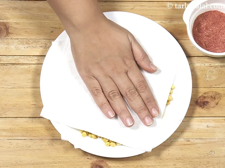 Step 33 – Dap another tissue on it to remove the excess oil.<br /> &nbsp;