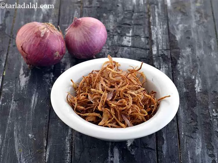 Step 28 – Drain on absorbent paper, let the&nbsp;<strong>fried onions&nbsp;</strong>cool completely and use as required.
