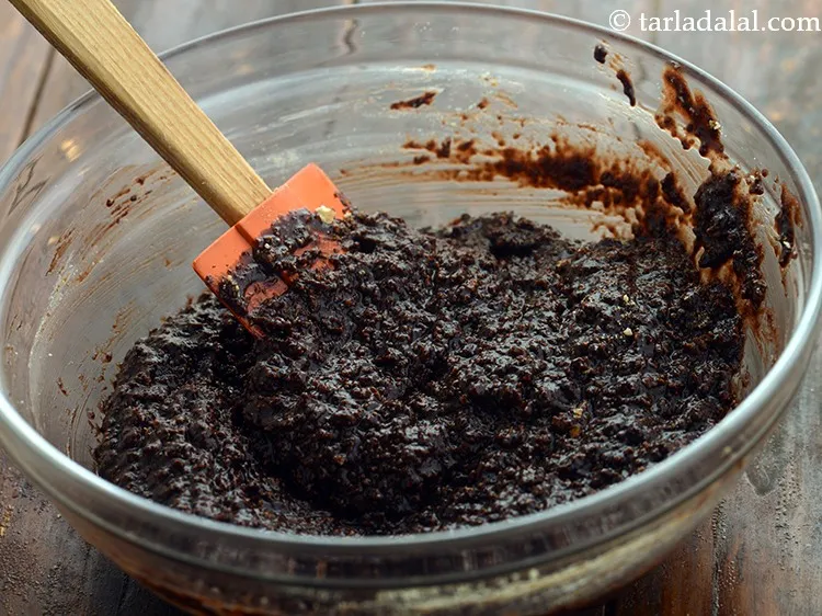 स्टेप 8 – एक स्पैटुला का उपयोग करके अच्छी तरह मिलाएं।