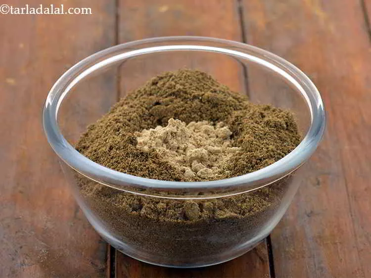 स्टेप 17 – अदरक पाउडर डालें और अच्छी तरह मिलाएं।