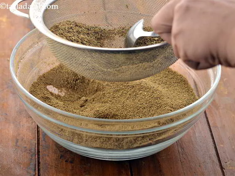 स्टेप 18 – घर पर बने <strong>पंजाबी गरम मसाले</strong> को अच्छी तरह से …