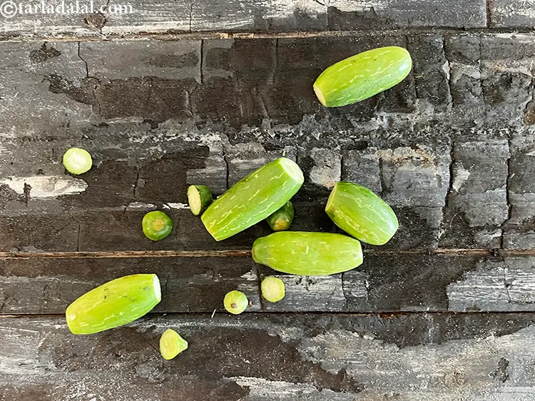 Step 4 – Wash the tendli and cut the edges off.