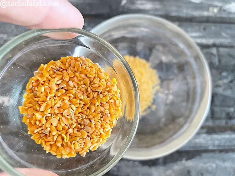 Step 12 – Add&nbsp;<meta charset="UTF-8" />2 tsp&nbsp;<a href="glossary-split-fenugreek-seeds-methi-na-kuria-methi-dal-kuria-945i">split fenugreek seeds (methi na kuria)</a>.