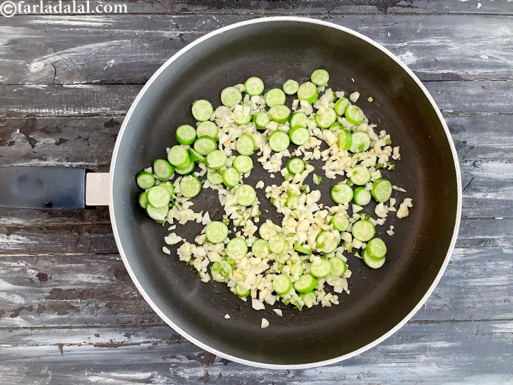Step 21 – <meta charset="UTF-8" />&nbsp;Saut&eacute; on a medium flame for 1 to 2 minutes.