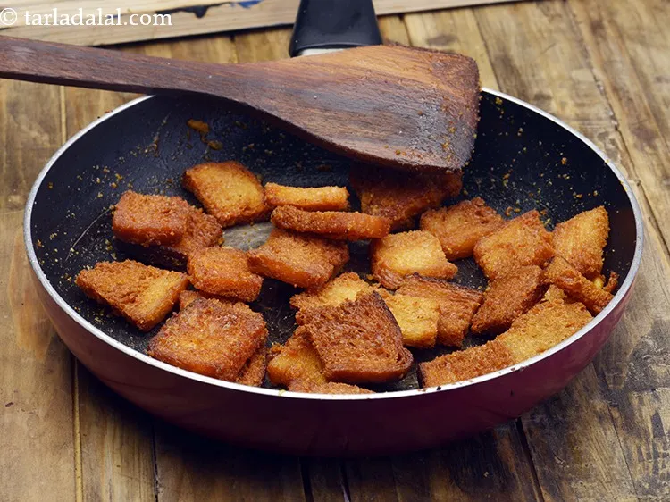 Step 12 – Add the deep-fried bread cubes and toss well.