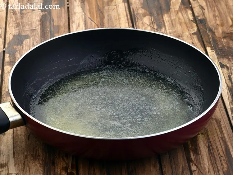 Step 8 – Then to make <strong>garlic croutons recipe | Indian style&nbsp;crunchy garlic crouton | homemade garlic croutons …