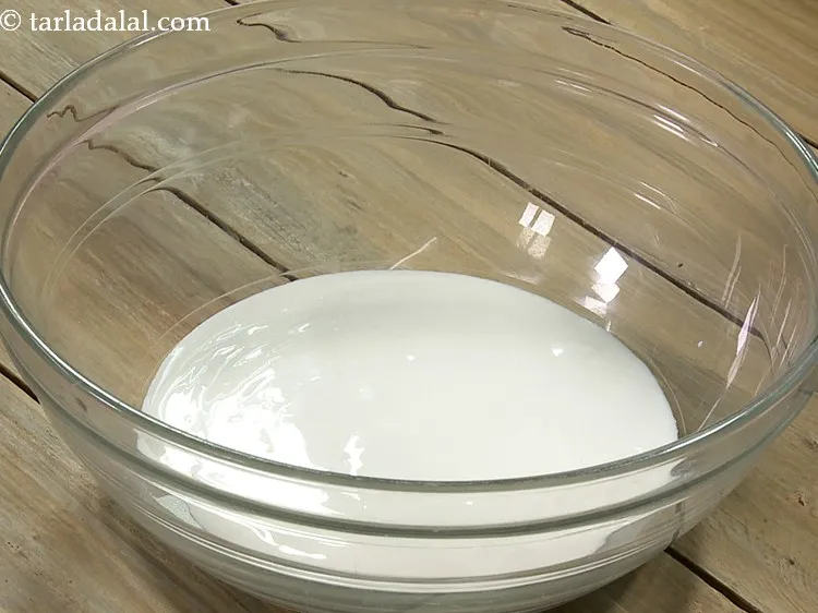 स्टेप 1 – <strong>गार्लिक मेयोनेज़ </strong>बनाने के लिए | <strong>एगलैस गार्लिक मेयोनेज़ रेसिपी …