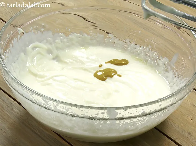 स्टेप 6 – सरसों का पेस्ट डालें।