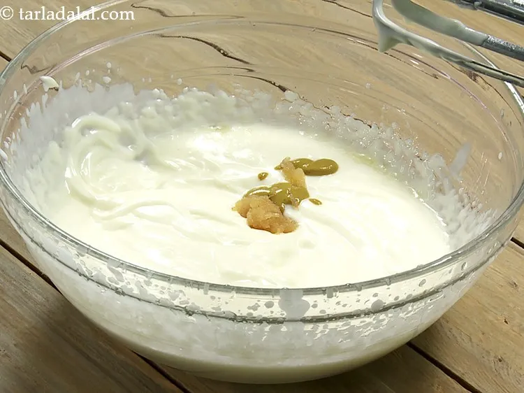 स्टेप 7 – इस <strong>अंडा रहित गार्लिक मेयोनेज़ रेसिपी</strong> के स्वाद को बढ़ाने …