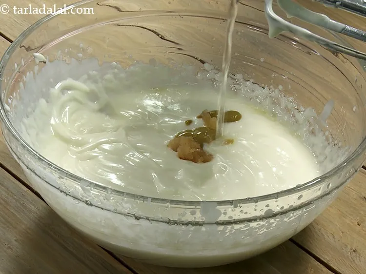 स्टेप 8 – विनेगर डालें। विनेगर को नींबू के रस से बदला जा …