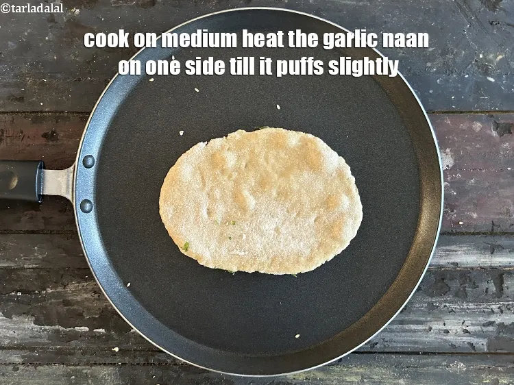 स्टेप 38 – इसे एक तरफ से तब तक पकाएं जब तक यह …