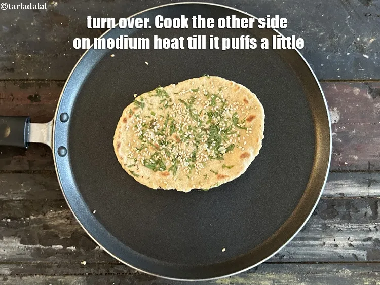 स्टेप 39 – फिर इसे पलट दें और दूसरी तरफ से भी मध्यम …