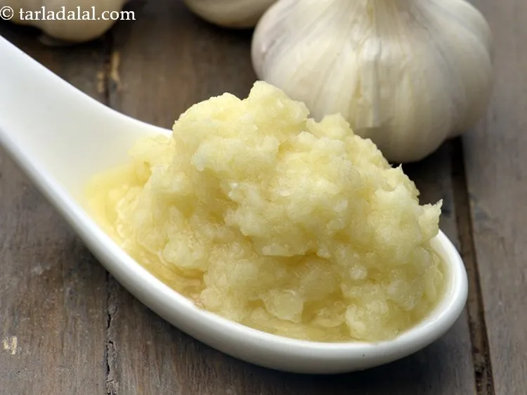 Step 9 – Add 1/2 tsp&nbsp;<a href="https://www.tarladalal.com/glossary-garlic-paste-lehsun-ki-paste-lahsun-ki-paste-350i">garlic (lehsun) paste</a>.