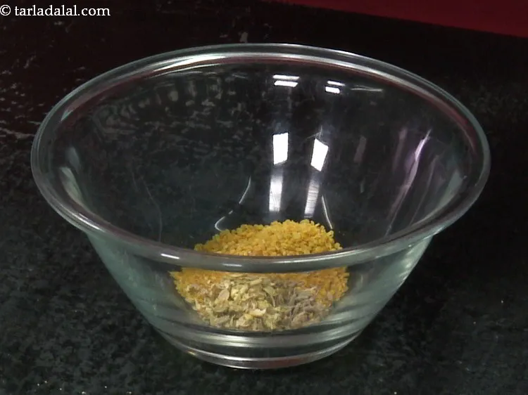 Step 4 – Add crushed coriander seeds.