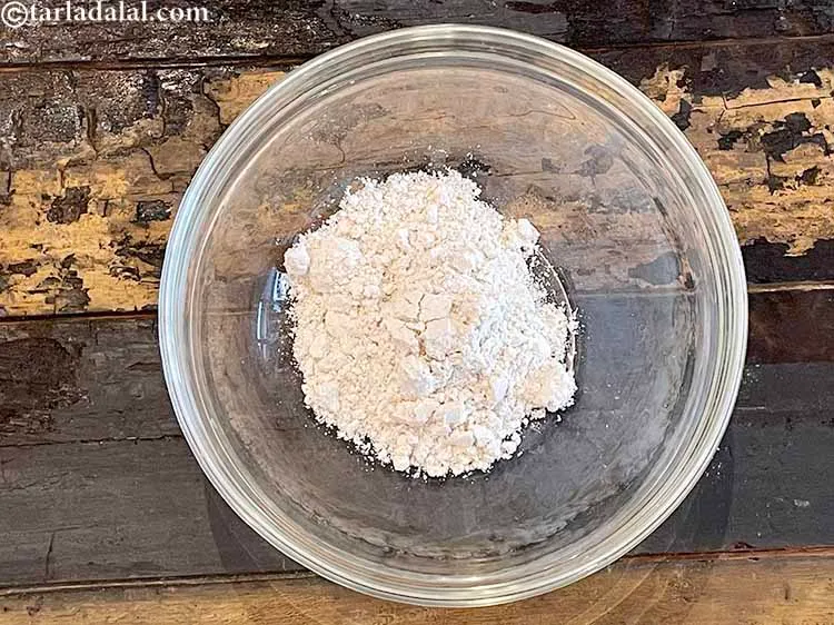 Step 5 – To make dough for<strong>&nbsp;garlic roti | healthy lehsun roti | lehsun roti for weight loss …