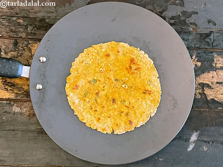 Step 20 – Add oil&nbsp;and cook one side of the<strong>&nbsp;garlic roti | healthy lehsun roti | lehsun roti …