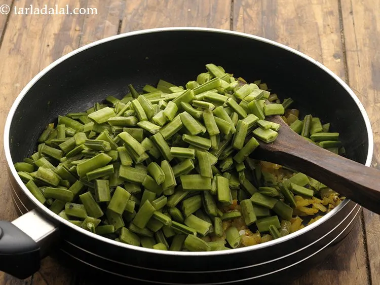 स्टेप 12 – <p>फण्सी डालें।</p>