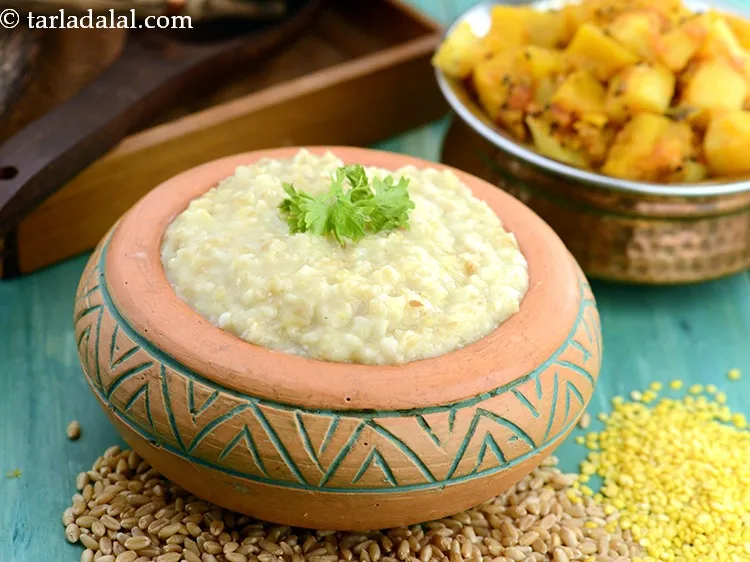 Step 26 – Serving the khichdi is very important, else it might thicken with time.&nbsp;