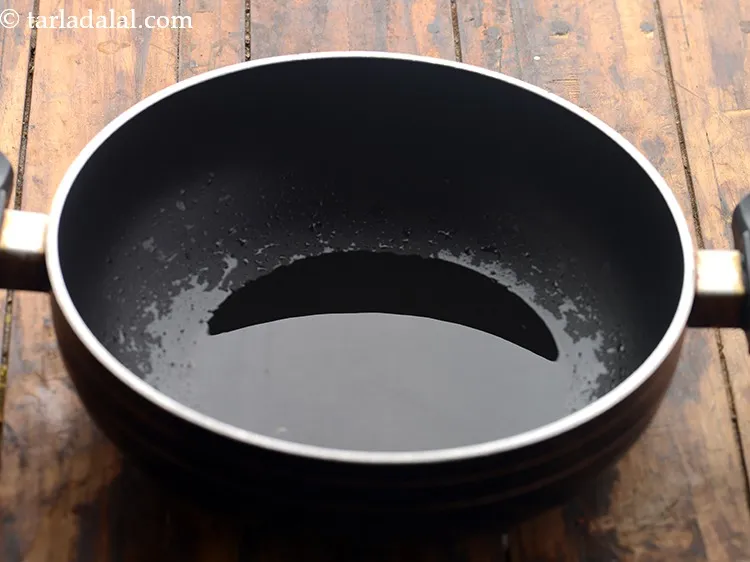 Step 3 – To make <strong>Amritsari gobi matar recipe</strong>, heat the oil in a deep non-stick kadhai.