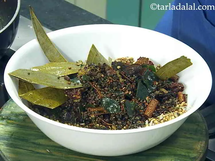 स्टेप 20 – <strong>गोडा मसाला</strong> बनाने के लिए | <strong>महाराष्ट्रीयन मसाला | माहारष्ट्रियन …