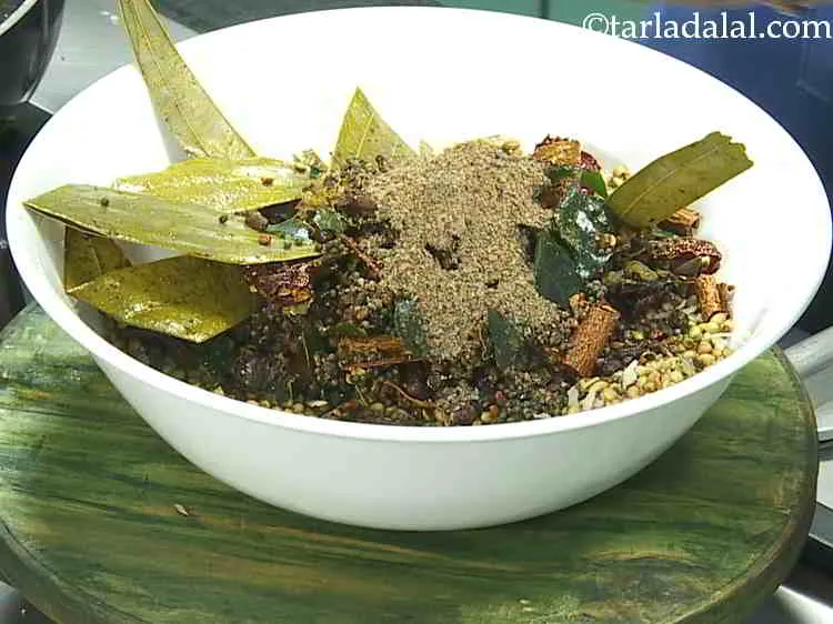 स्टेप 21 – अंत में, हम इलायची पाउडर डालेंगे। यह न केवल स्वाद …