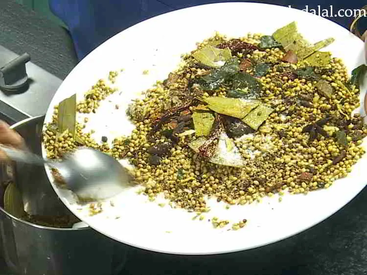 स्टेप 24 – एक बार पूरी तरह से ठंडा हो जाने पर, नमक …