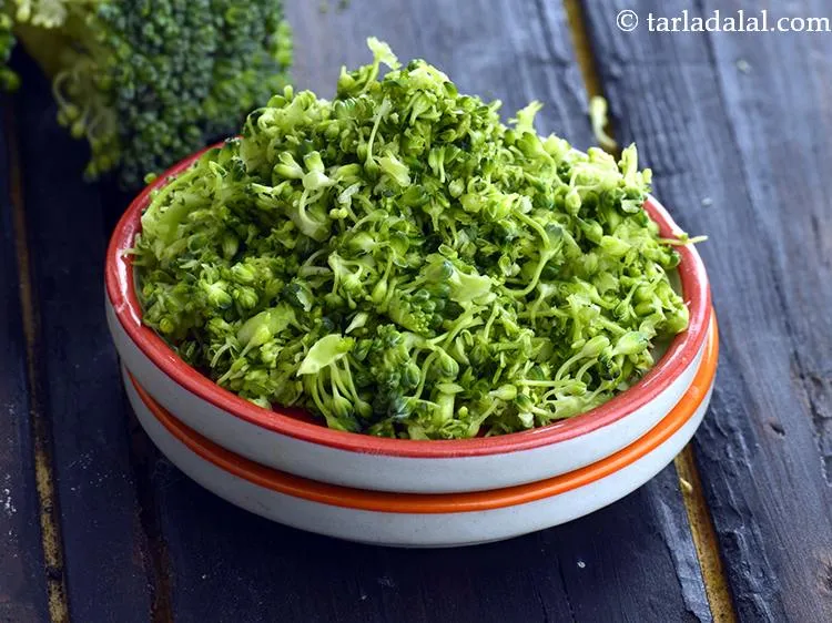 Step 10 – Add 1/2 cup&nbsp;grated&nbsp;<a href="https://www.tarladalal.com/glossary-broccoli-florets-977i">broccoli florets</a>.
