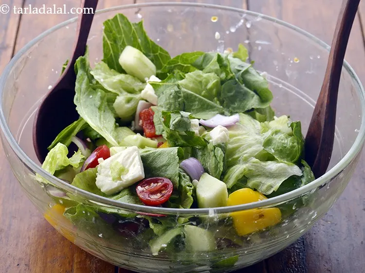 स्टेप 16 – २ चम्मच या २ कांटे का उपयोग करके अच्छी तरह …