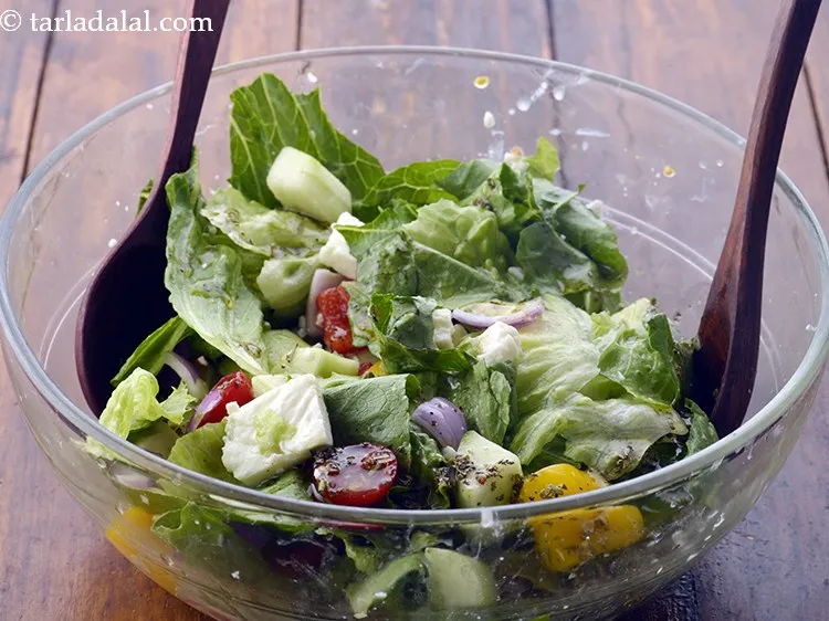 स्टेप 15 – तैयार ड्रेसिंग डालें।